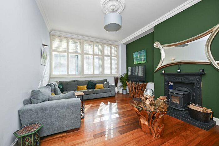 2 Bedroom Flat For Sale In Braefoot Terrace, Edinburgh, EH16