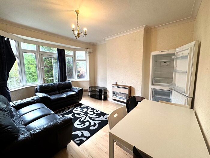 3 Bedroom Semi Detached House To Rent In Victoria Park Road, Clarendon Park, LE2