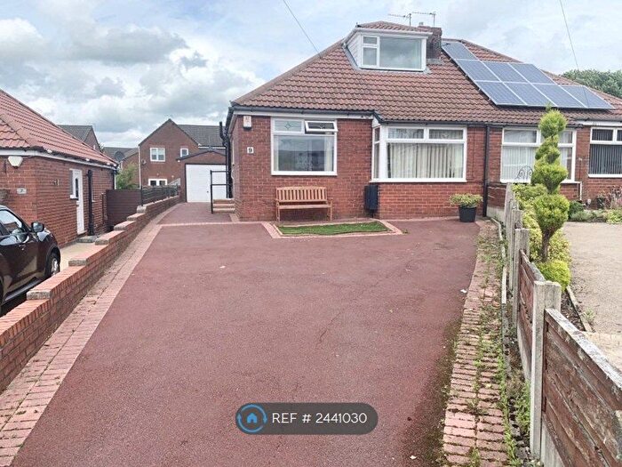 3 Bedroom Bungalow To Rent In Dorchester Drive, Royton, Oldham, OL2