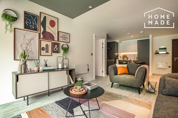 2 Bedroom Flat To Rent In Botanica, M15