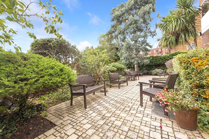 2 Bedroom Flat For Sale In Finchley Road, London, NW11