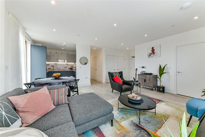 2 Bedroom Apartment For Sale In Swift Court, Tavy Bridge, SE2