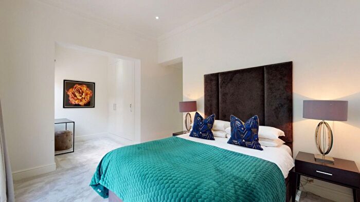 3 Bedroom Flat To Rent In Lexham Gardens, Kensington, W8