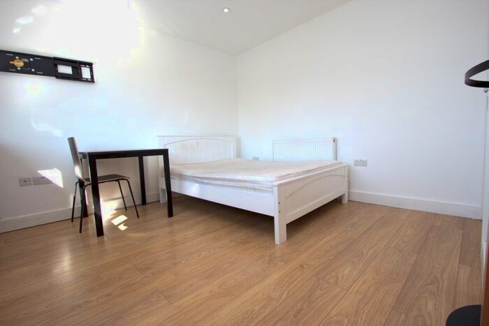 Property To Rent In Windmill Road, London, N18