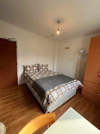 6 Bedroom Terraced House To Rent In Windsor Road, London, NW2
