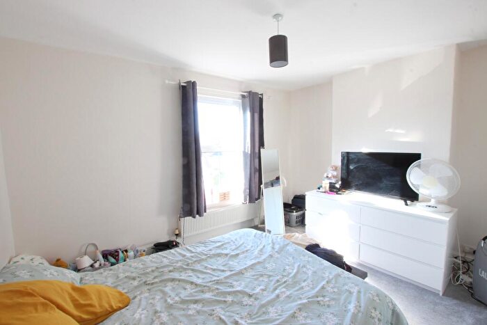 2 Bedroom Cottage To Rent In Langstone High Street Havant Unfurnished, PO9