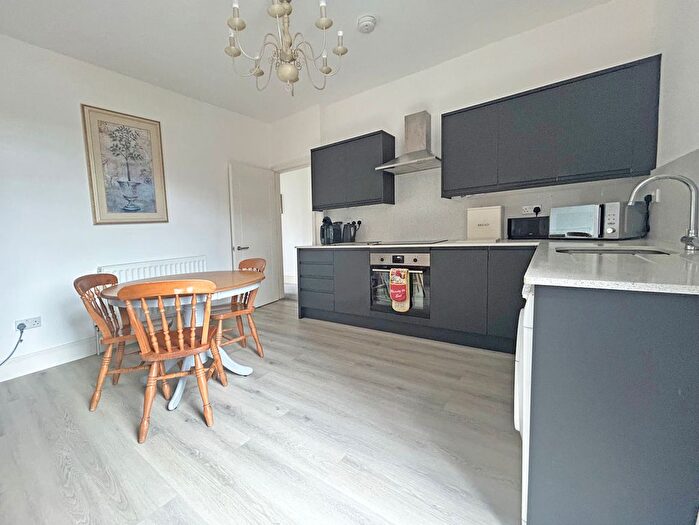 1 Bedroom Flat To Rent In Bank Road, Matlock, DE4