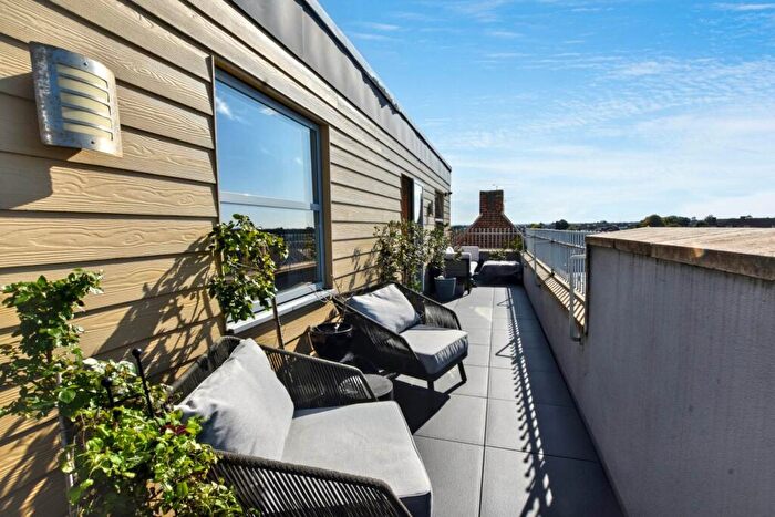 2 Bedroom Apartment For Sale In Upper Wickham Lane, Welling, DA16