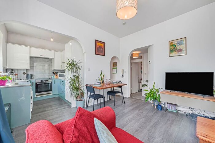 1 Bedroom Flat For Sale In Allfarthing Lane, Wandsworth, London, SW18