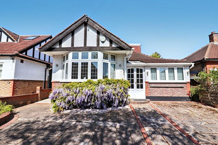 4 Bedroom Detached House For Sale In Queens Drive, Surbiton, KT5