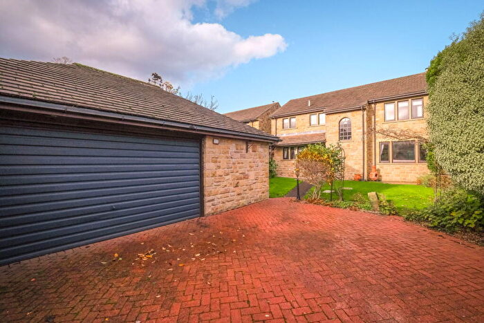 4 Bedroom Detached House For Sale In Rosehill Drive, Huddersfield, HD2