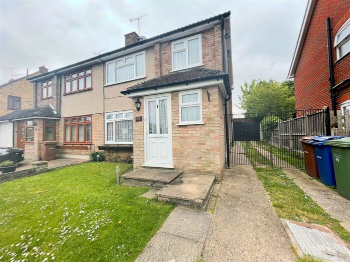 3 Bedroom House To Rent In Malting Lane, Orsett, Grays, RM16