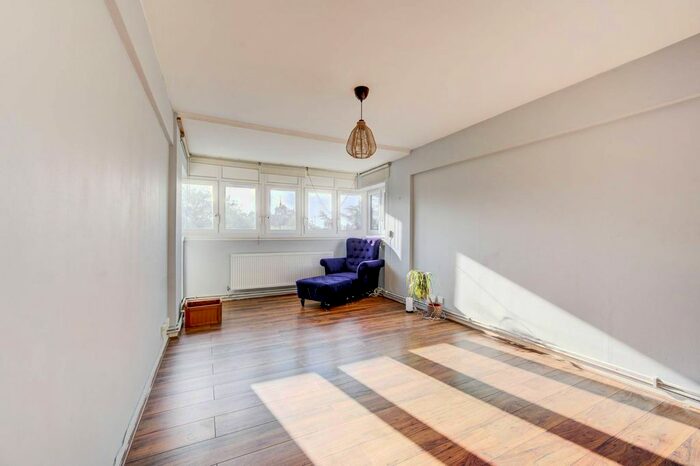 2 Bedroom Flat To Rent In Pearscroft Road, Fulham, London, SW6