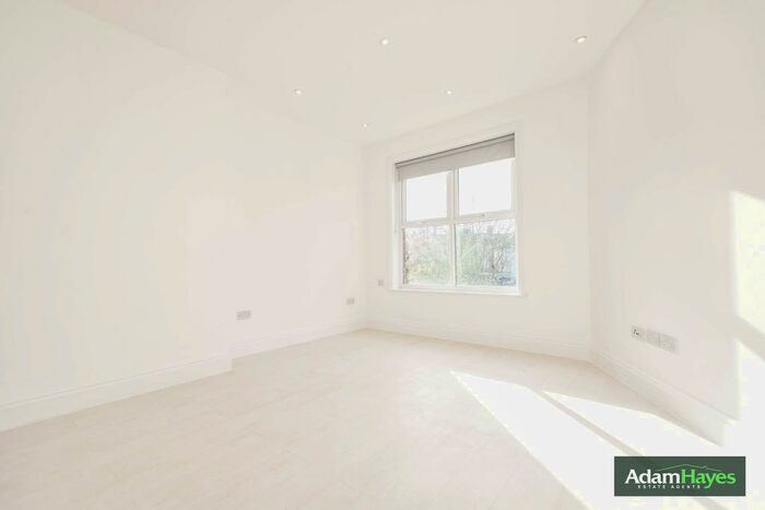 Studio To Rent In Gainsborough Road, North Finchley, N12