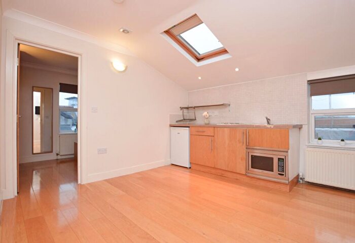 Studio To Rent In Flat, Fortune Green Road, West Hampstead, NW6