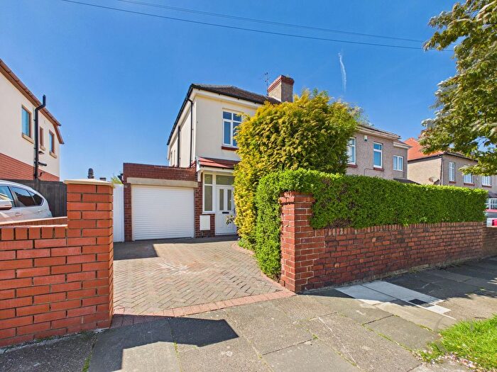 3 Bedroom Semi-detached House For Sale In West Avenue, South Shields, NE34