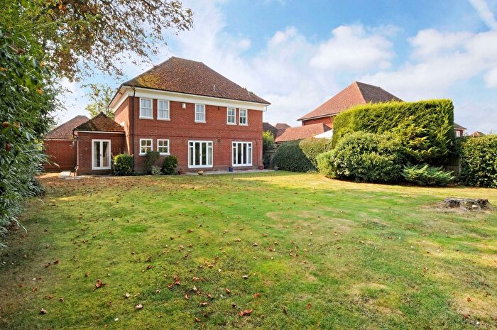 5 Bedroom Detached House To Rent In Queens Acre, Windsor, SL4