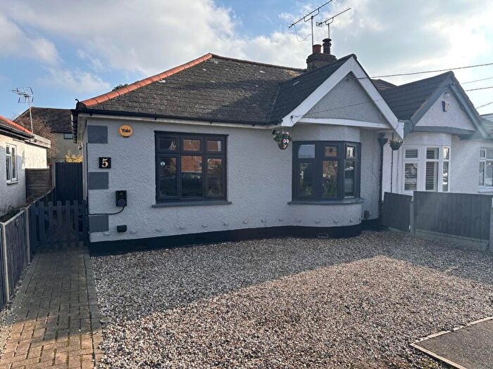 2 Bedroom Bungalow For Sale In The Avenue, Canvey Island, SS8