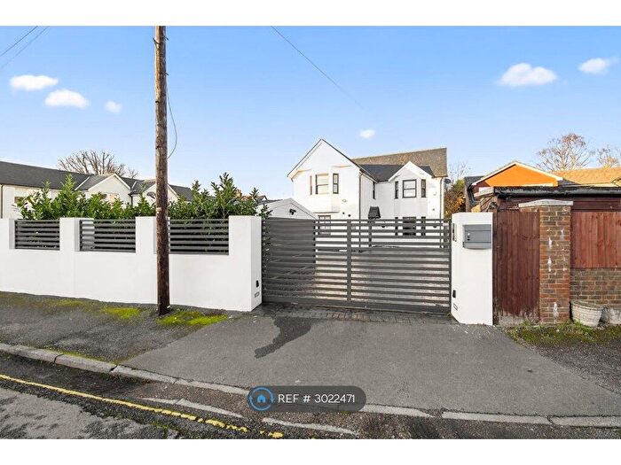 5 Bedroom Detached House To Rent In Brier Lea, Tadworth, KT20