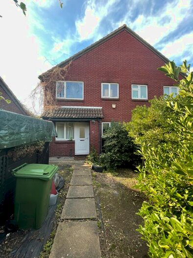 1 Bedroom End Of Terrace House To Rent In Harper Road, London, E6