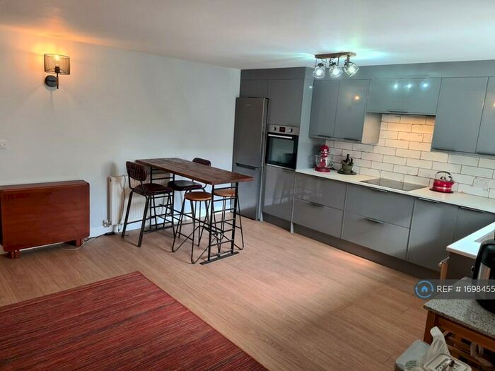 2 Bedroom Flat To Rent In Pelham Place, Seaford, BN25