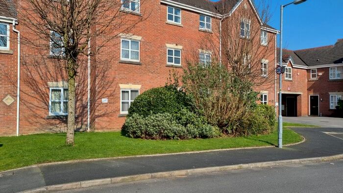 2 Bedroom Flat To Rent In Angelbank, Bolton, BL6