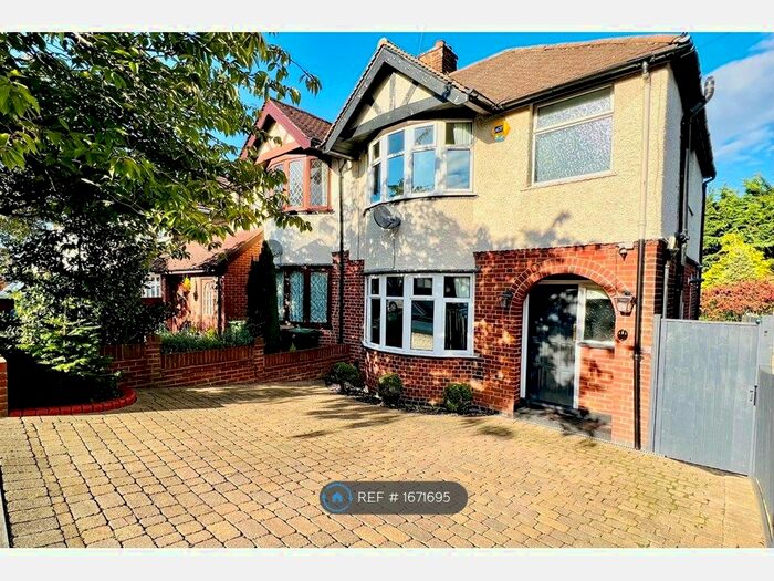 3 Bedroom Semi-Detached House To Rent In Somerset Avenue, Luton, LU2