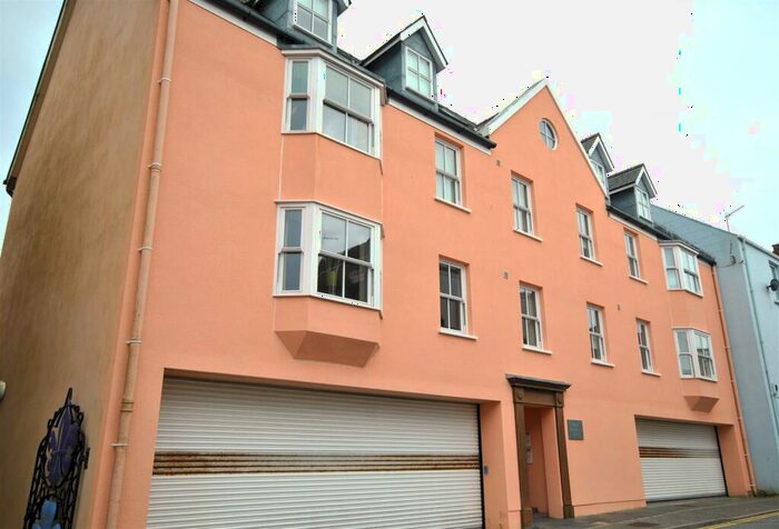 2 Bedroom Flat To Rent In Warren Street, Tenby, SA70