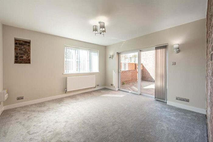 1 Bedroom Flat To Rent In High Street, Wordsley, Stourbridge, DY8