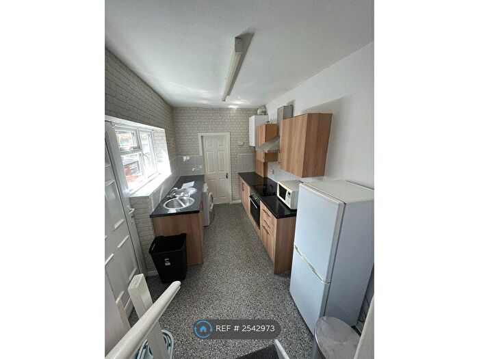 3 Bedroom Flat To Rent In Ripon Street, Gateshead, NE8