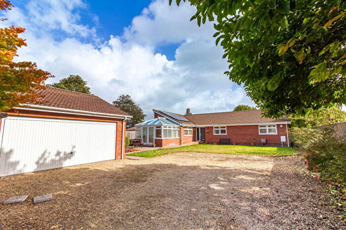 3 Bedroom Detached Bungalow For Sale In Elm Close, Yatton, BS49