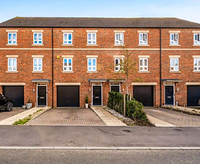 3 Bedroom Town House For Sale In Homestraight, Newbury, Newbury, RG14