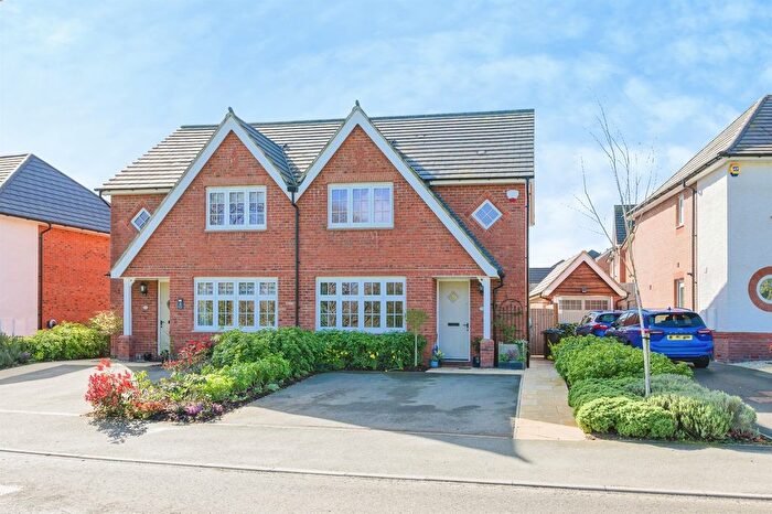 3 Bedroom Semi Detached House For Sale In Rangemoor Crescent, Amington, Tamworth, B77