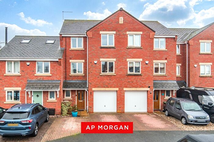 4 Bedroom Terraced House For Sale In Regal Gardens, Bromsgrove, Worcestershire, B61