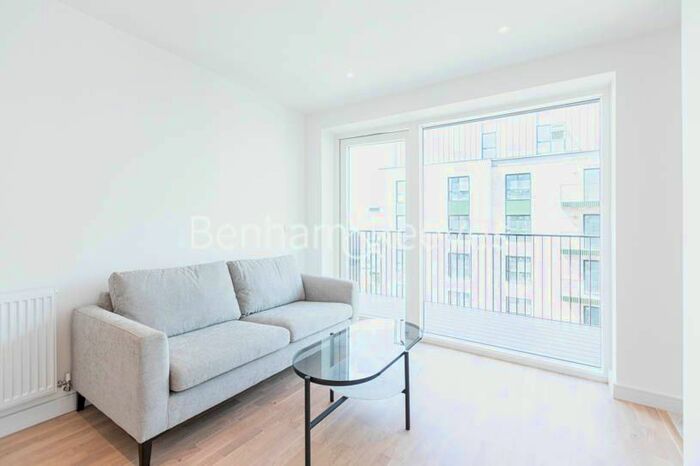 1 Bedroom Flat To Rent In Greenleaf Walk, Southall, UB1