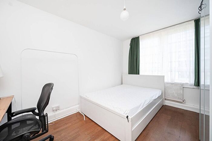 4 Bedroom Flat To Rent In St Lukes Estate, Clerkenwell, London, EC1V