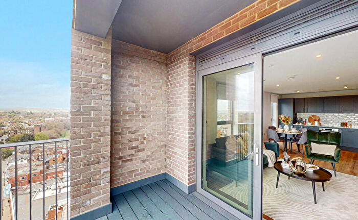 2 Bedroom Apartment To Rent In Carter House, SL6