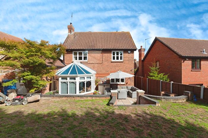 3 Bedroom Detached House For Sale In Coopers Drive, Billericay, Essex, CM11