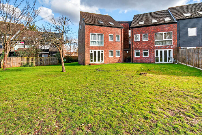 2 Bedroom Apartment For Sale In Northcott, Bracknell, RG12