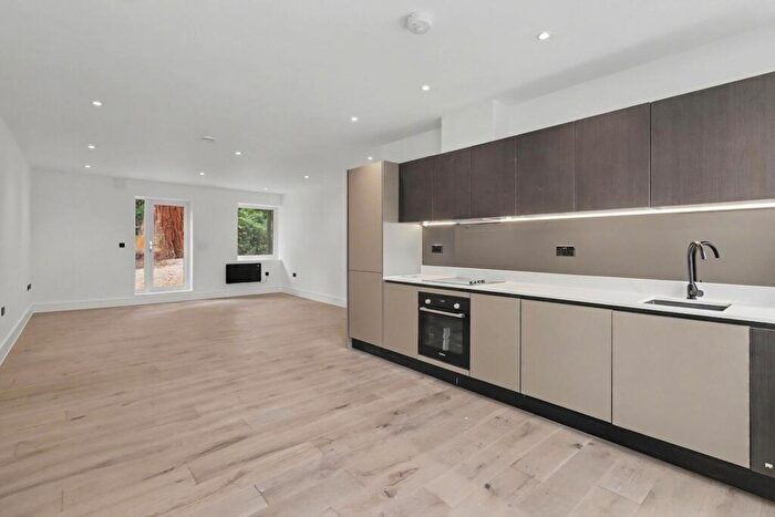 2 Bedroom Apartment For Sale In Crown Gate, Church Road, KT10