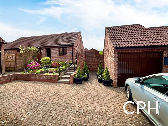 3 Bedroom Detached Bungalow For Sale In Hovingham Drive, Scarborough, YO12