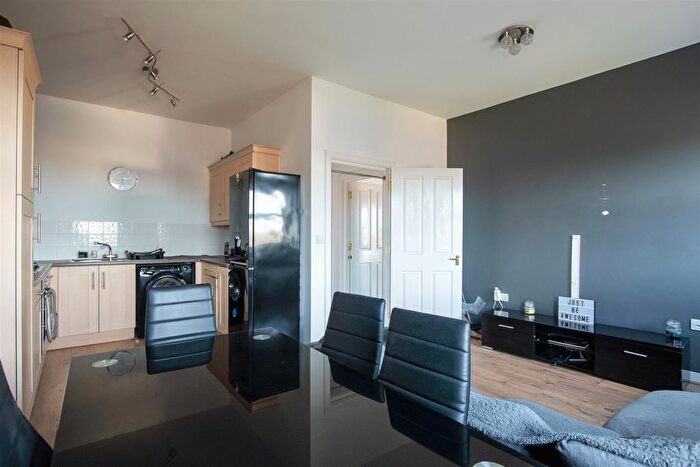 2 Bedroom Flat For Sale In Irthlingborough Road, Wellingborough, NN8