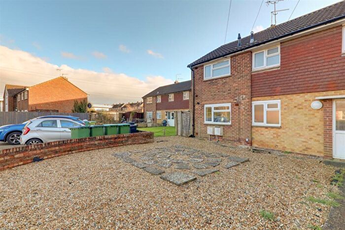 1 Bedroom Flat For Sale In Chapel Close, Wick, Littlehampton, BN17