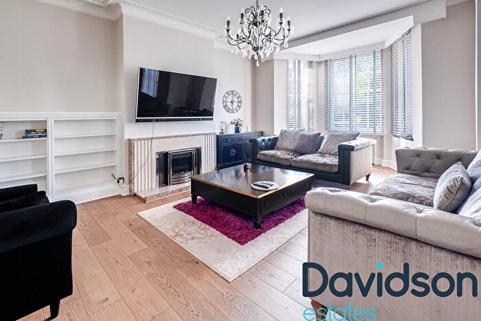 3 Bedroom Flat To Rent In Kenilworth Court, Hagley Road, Edgbaston, B16