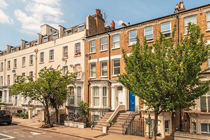 2 Bedroom Flat To Rent In Minford Gardens, Minford Gardens, W14