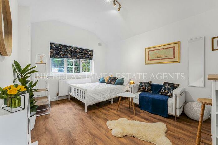 Studio To Rent In High Street, Southgate, N14