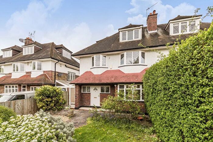 4 Bedroom Terraced House To Rent In Chesterfield Road, Chiswick, W4