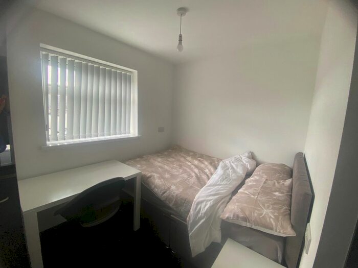 4 Bedroom Flat To Rent In King Edward Road, Swansea, SA1