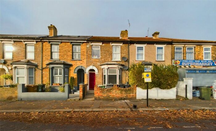 2 Bedroom Flat To Rent In Queens Road, Walthamstow, London, E17