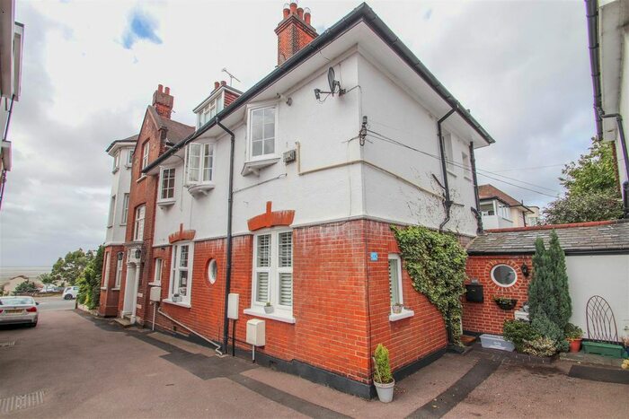 2 Bedroom Flat To Rent In Grand Parade, Leigh-On-Sea, SS9